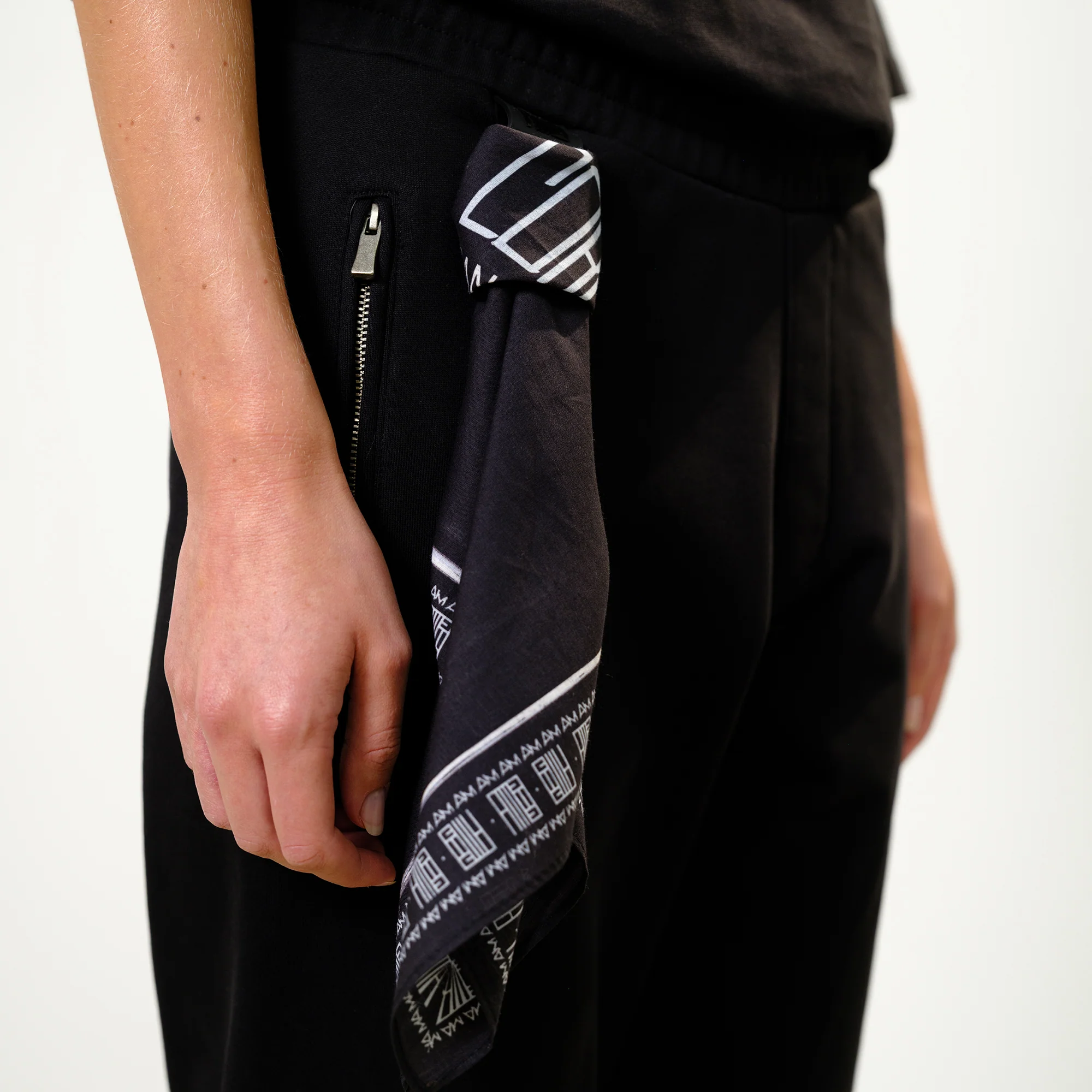 CORE 2.0 JOGGER BLACK (WOMAN) - Image 4