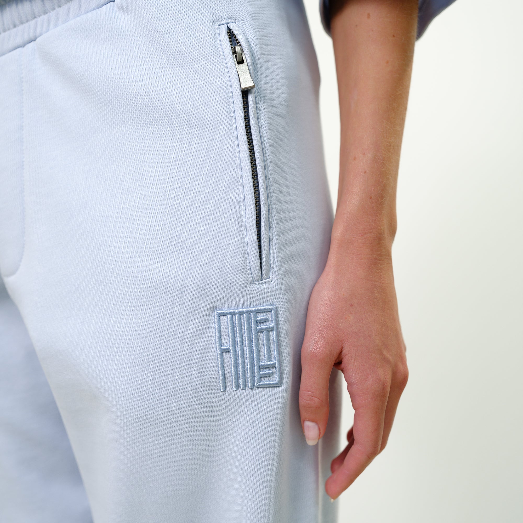 CORE 2.0 JOGGER LIGHT BLUE (WOMAN) - Image 2