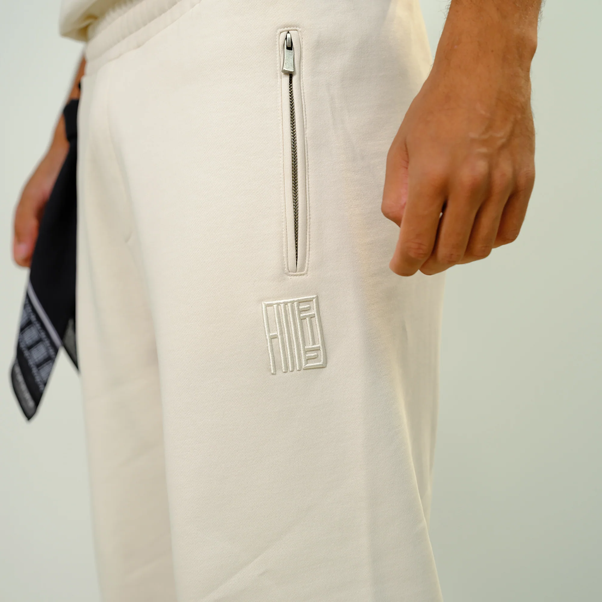 CORE 2.0 JOGGER OFF WHITE - Image 2