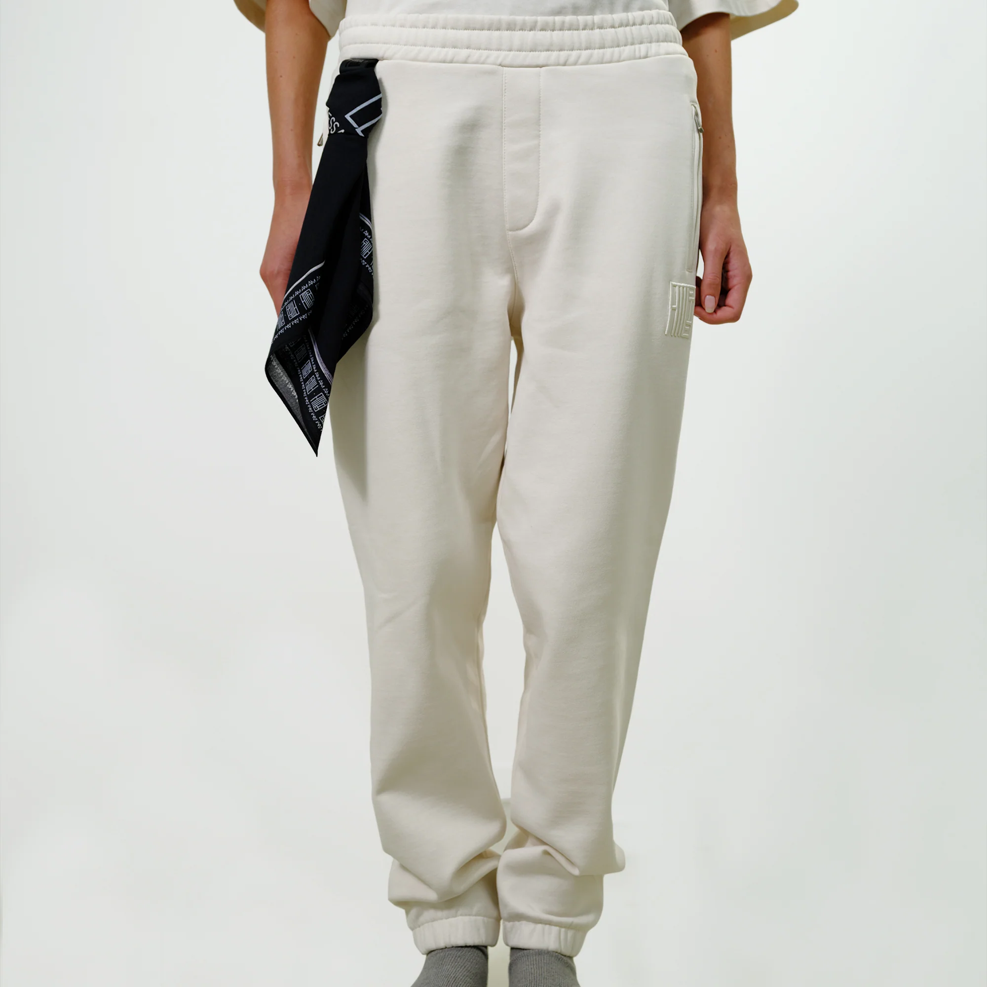 CORE 2.0 JOGGER OFF WHITE (WOMAN)