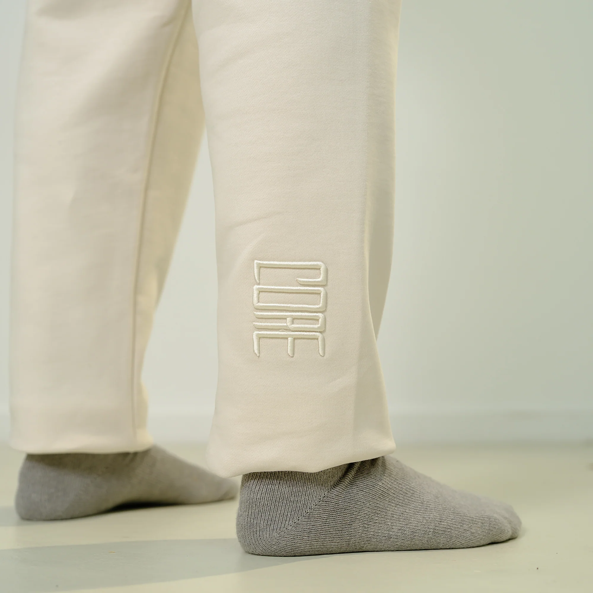 CORE 2.0 JOGGER OFF WHITE (WOMAN) - Image 3